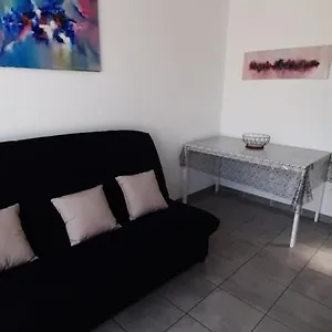  Hébergement de vacances Jolie Maisonnette A Proximite De Toutes Commodites France